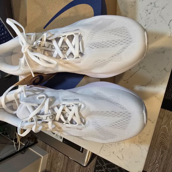 ASICS Novablast 5 (1011B974-100) "White/Piedmont Grey" Men's Running Shoes SZ 12 - Picture 4 of 10